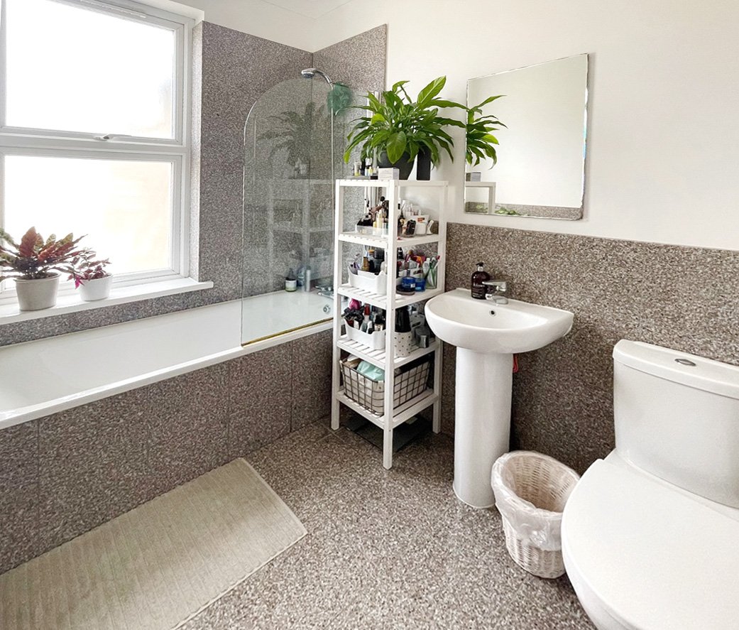 131c wellmeadow road_bathroom.jpg