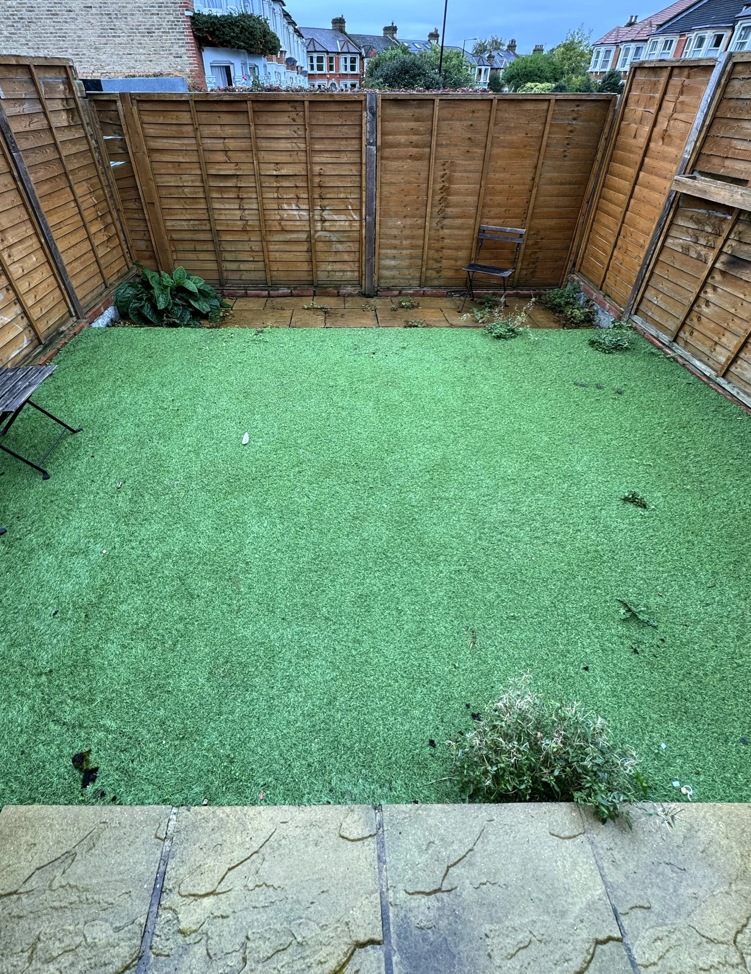 Flat 1 295 Brownhill Road garden and fence .jpg