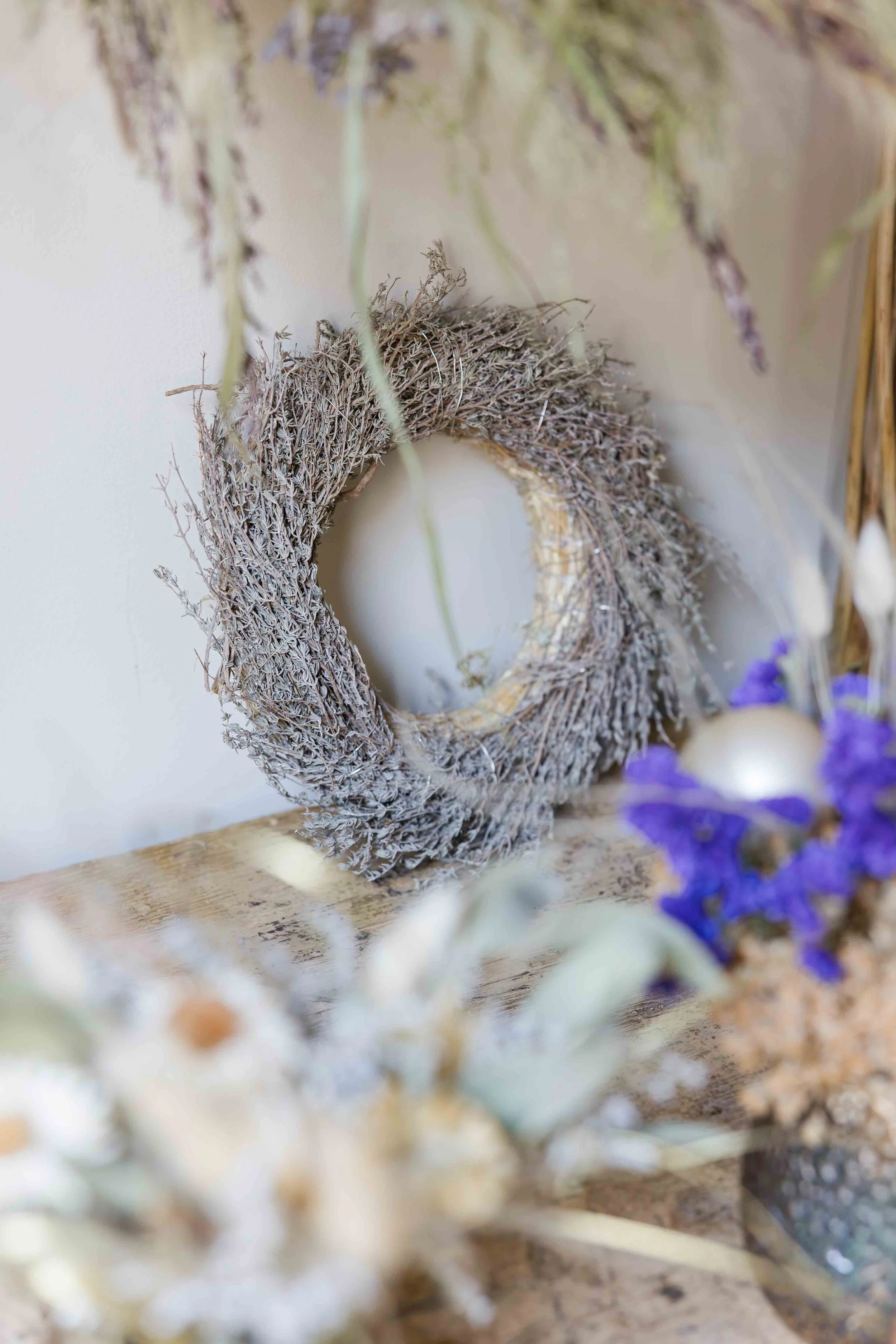 Couronne florale murale en lavande et fleurs séchées création artisanale Provence