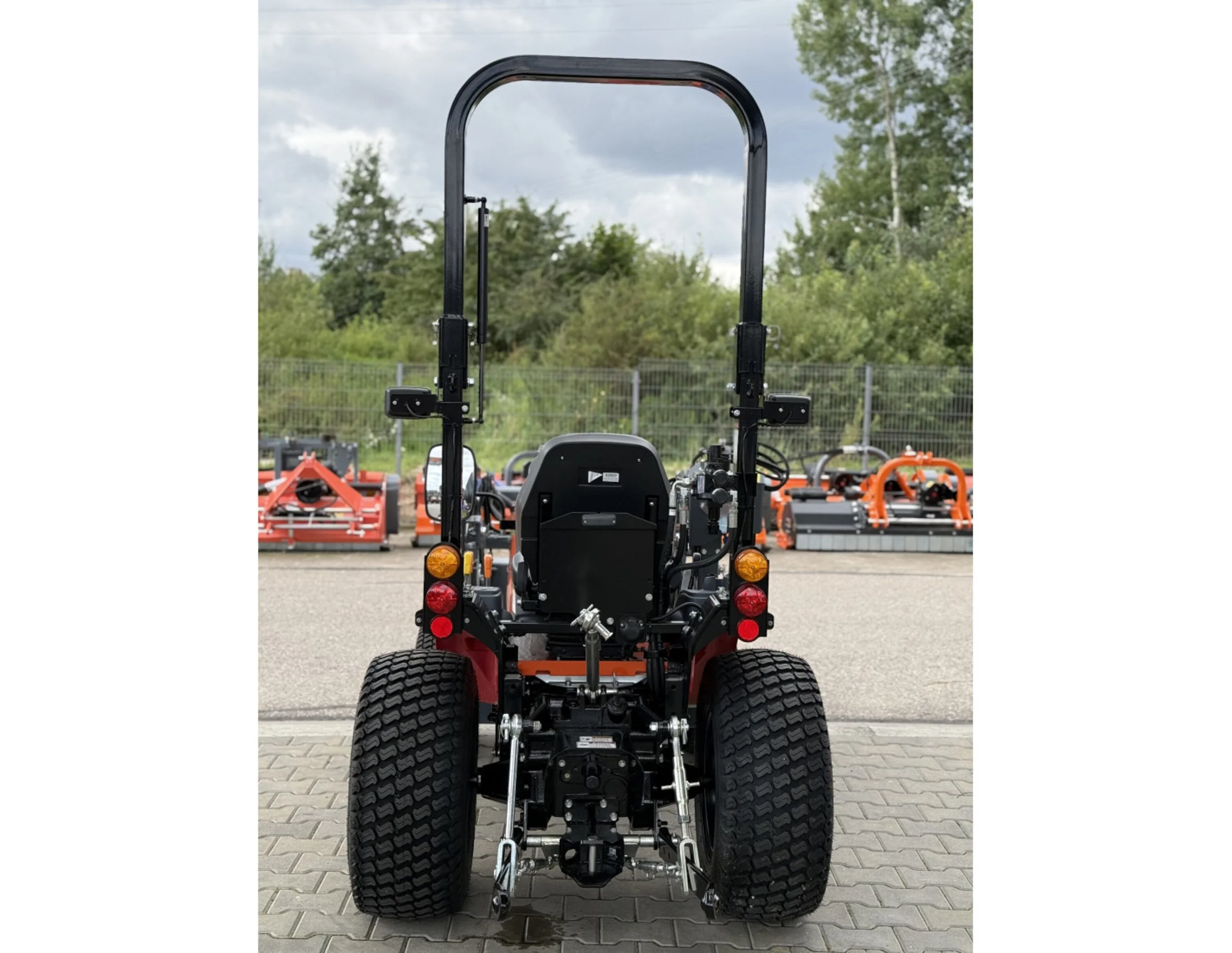 hinomoto-hm-255-hst-with-front-loader (10) (2).jpg