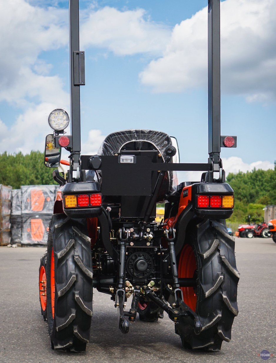 Hinomoto HM-3025, trattore nuovo, vista posteriore