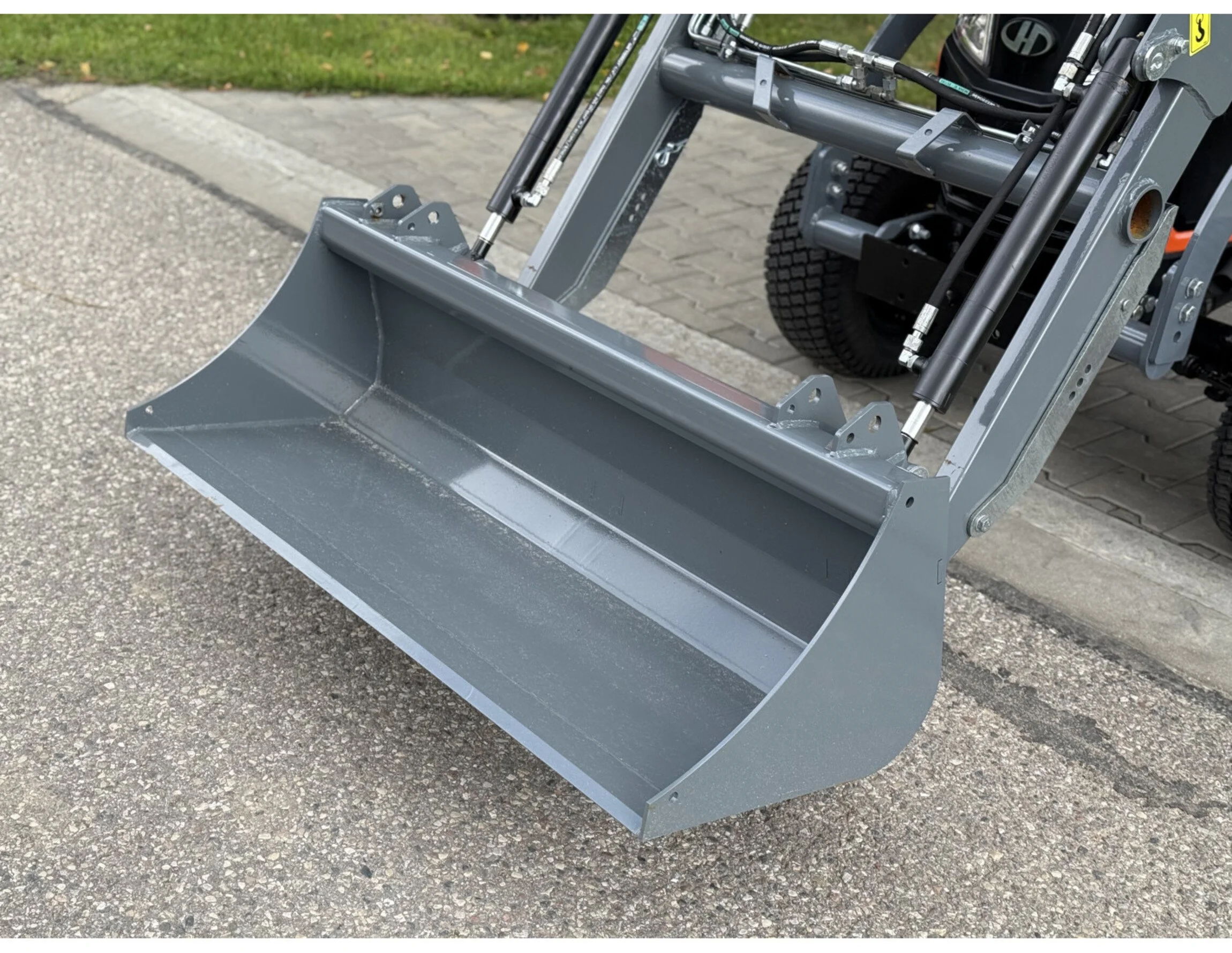 hinomoto-hm-255-hst-with-front-loader (6).jpg