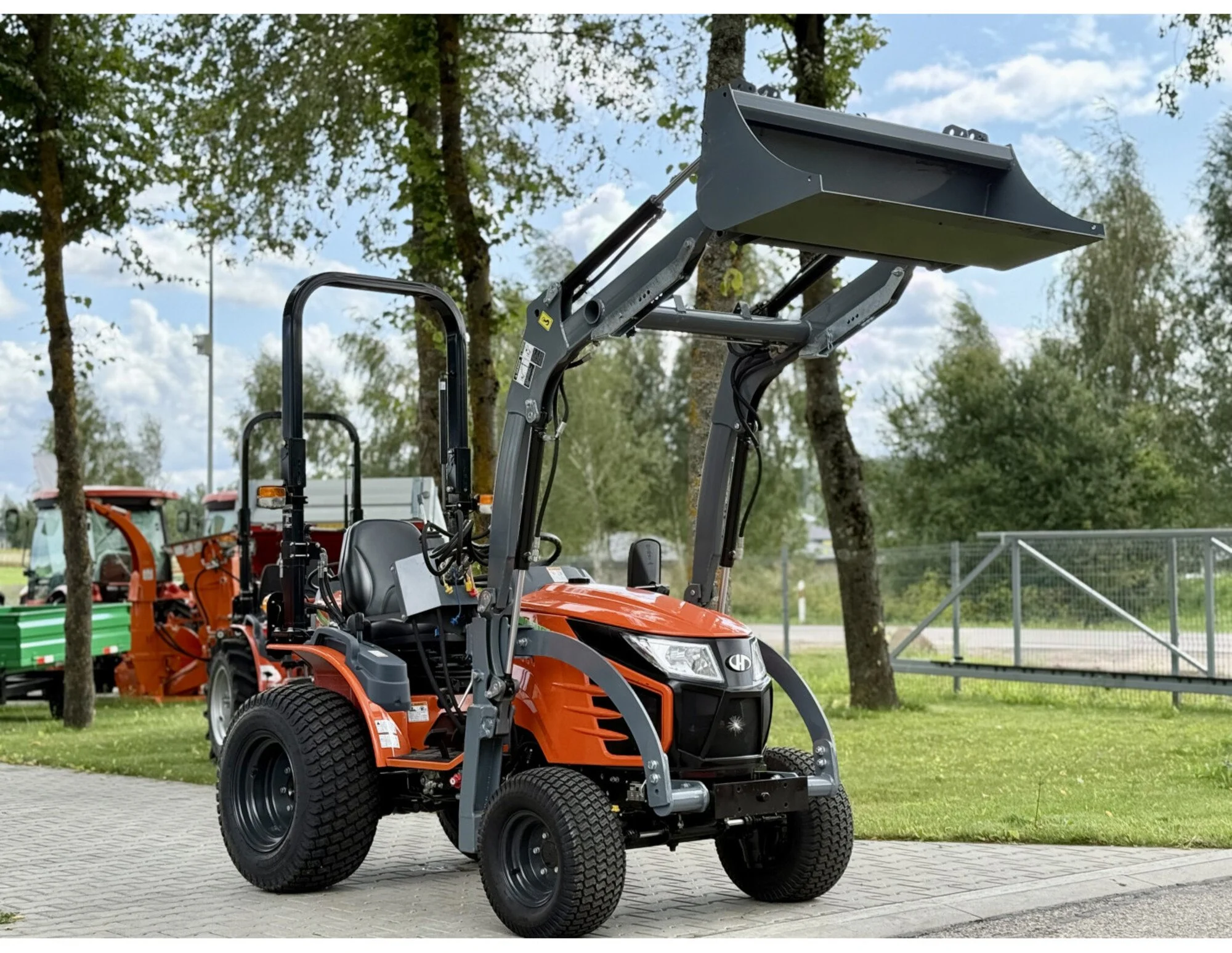 hinomoto-hm-255-hst-with-front-loader (22) (2).jpg