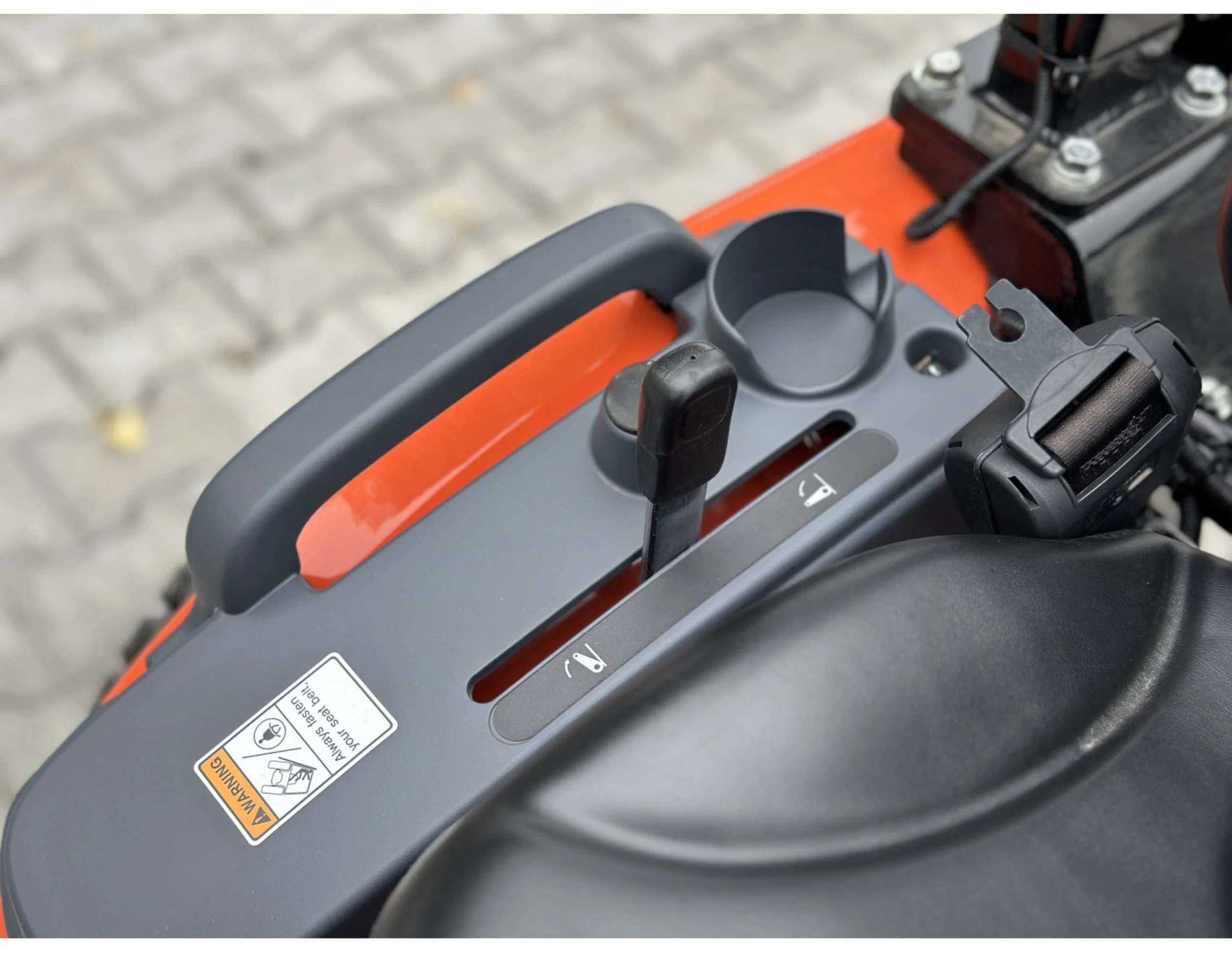 hinomoto-hm-255-hst-with-front-loader (12) (1).jpg