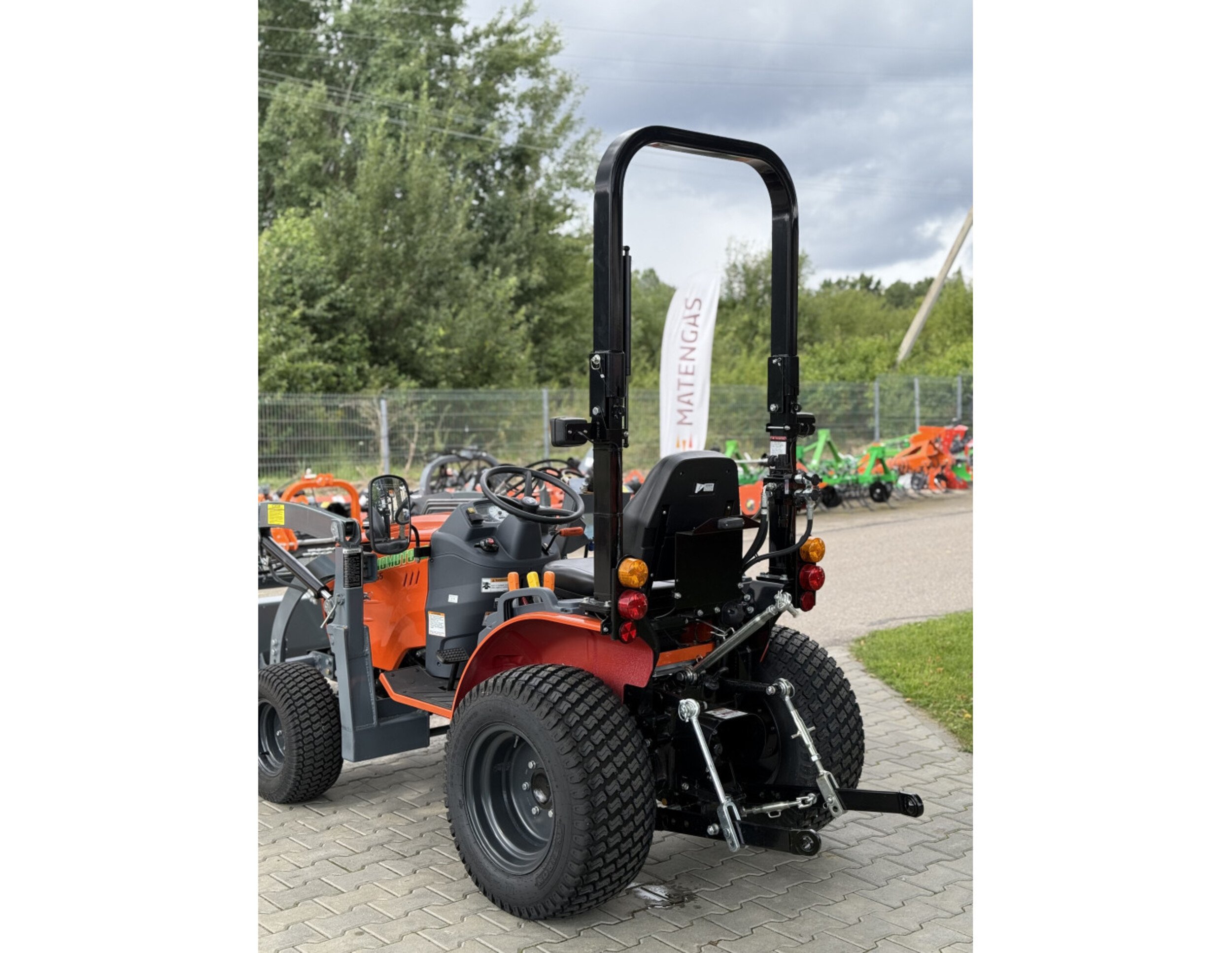 hinomoto-hm-255-hst-with-front-loader (9).jpg