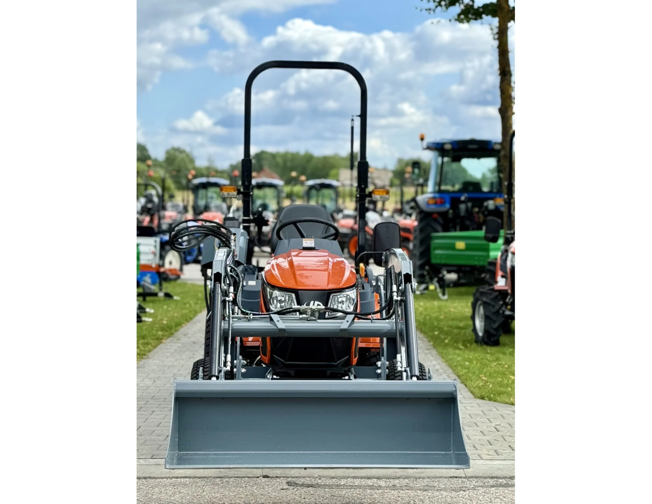 hinomoto-hm-255-hst-with-front-loader (3).jpg