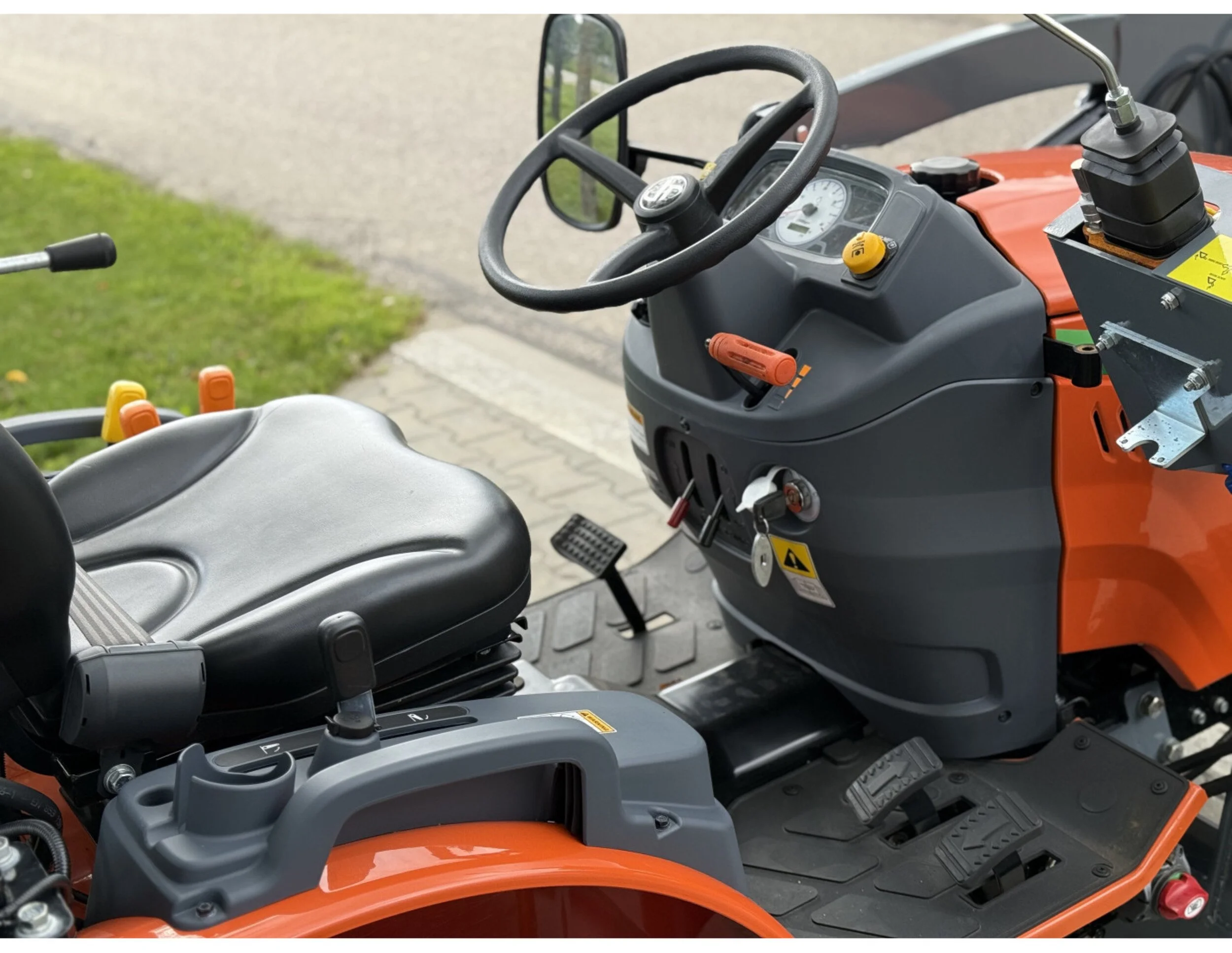 hinomoto-hm-255-hst-with-front-loader (19).jpg