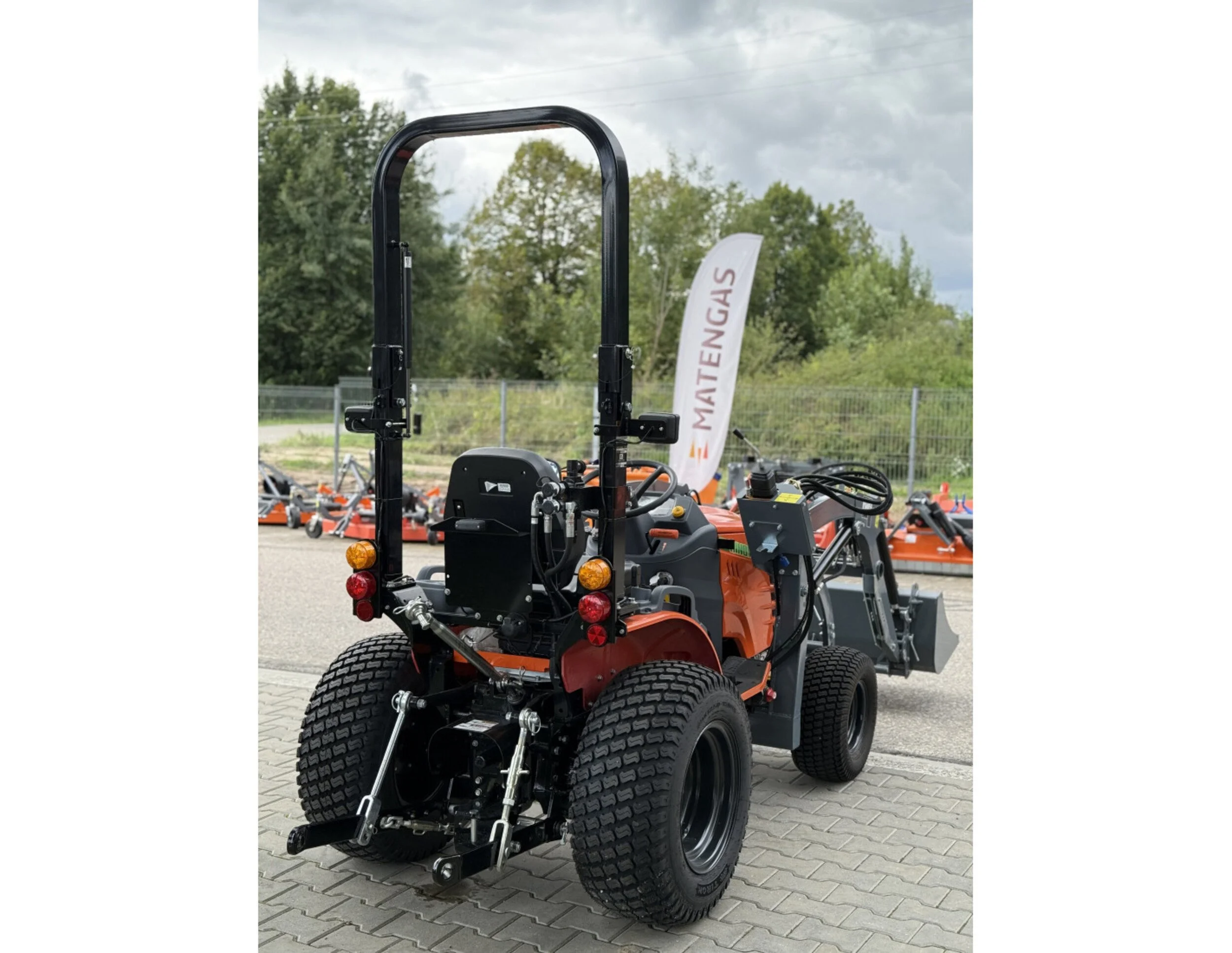 hinomoto-hm-255-hst-with-front-loader (11) (1).jpg