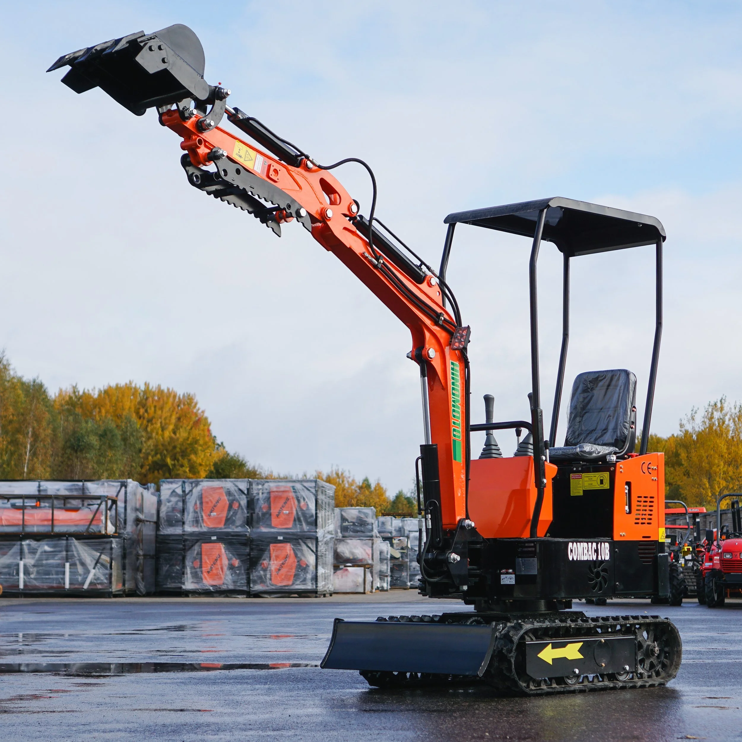 Hinomoto COMBAC 10B — Mini Escavatore Compatto, Potente e Affidabile