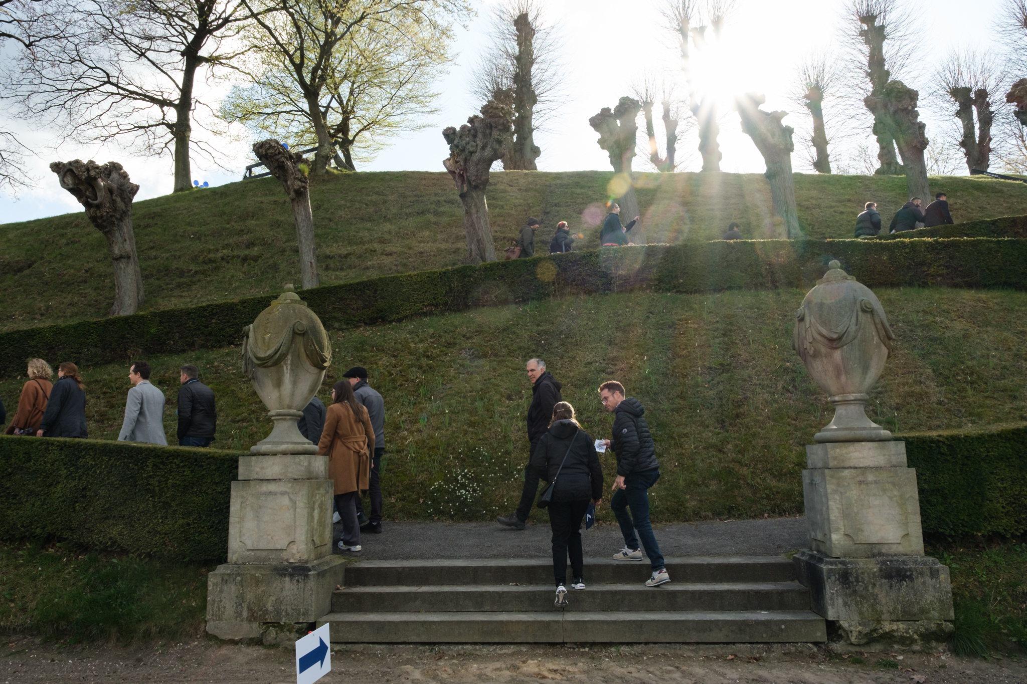 Analog Ekspedition – en udendørs teambuildingoplevelse med fokus på samarbejde, kommunikation og strategi. Holdene navigerer gennem poster og udfordringer, hvor samarbejde og fælles beslutninger baner vejen til succes.