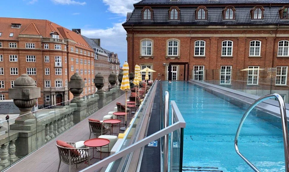 Teambuilding på Villa Copenhagen i hjertet af hovedstaden. Moderne luksus og historiske rammer skaber de perfekte omgivelser til samarbejde og inspiration.