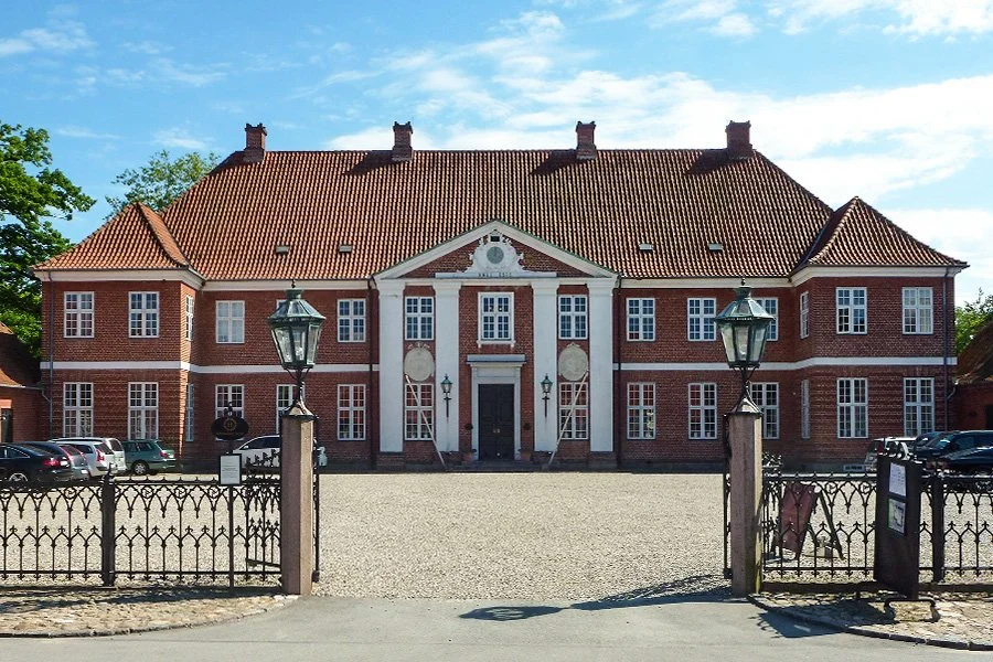 Teambuilding på Hindsgavl Slot i Middelfart – historiske rammer omgivet af skov og fjord. Kombinér faglig udvikling med natur, ro og unikke oplevelser på Fyns smukkeste slot.