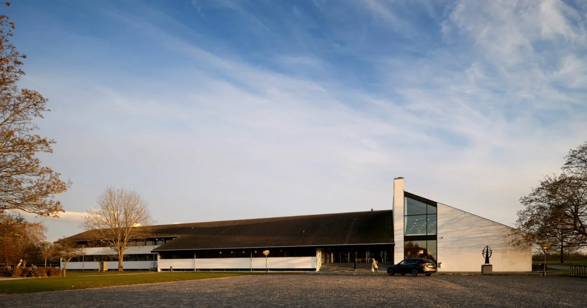 Teambuilding på Metalskolen Jørlunde – moderne kursuscenter i naturskønne omgivelser ved Sjælsø. Professionelle faciliteter kombineret med natur og ro skaber optimale rammer for samarbejde og udvikling.