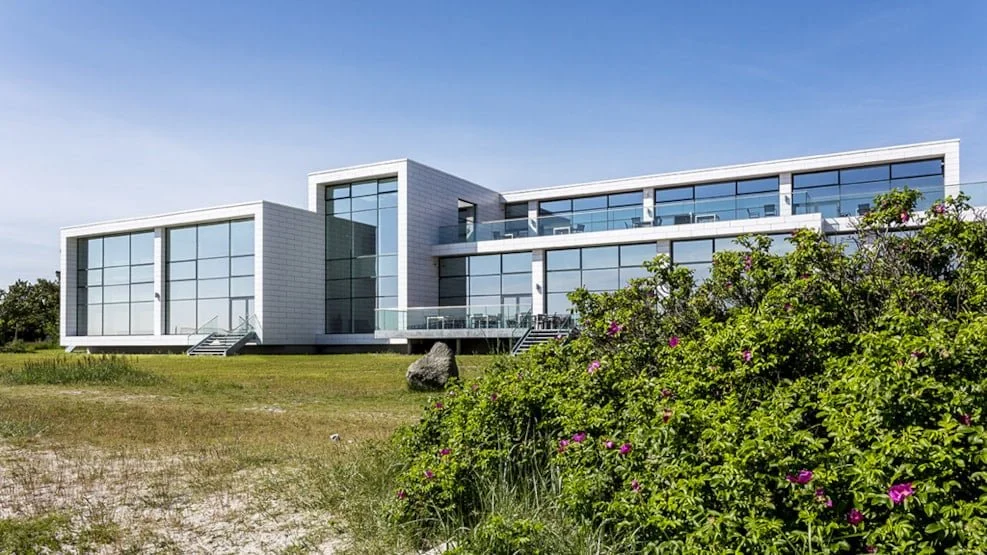 Teambuilding på Sinatur Storebælt i Nyborg – moderne faciliteter med panoramaudsigt over havet. Perfekte rammer til samarbejde, fordybelse og inspiration midt i Danmarks smukke natur.