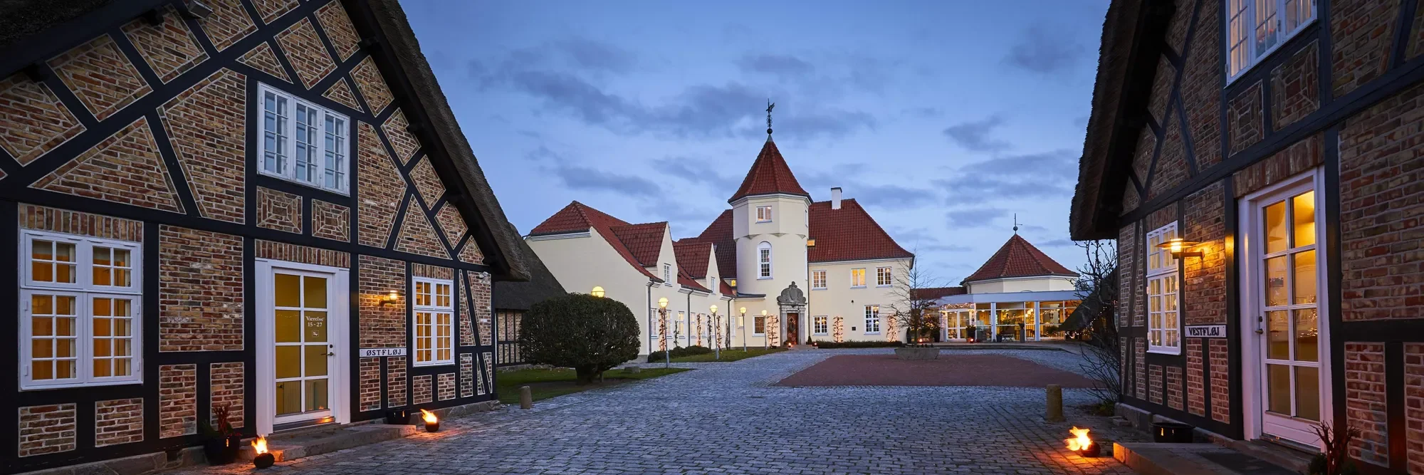 ChatGPT sagde: Teambuilding på Sinatur Gl. Avernæs – naturskønne omgivelser ved Lillebælt. Historisk herregårdsstemning og moderne faciliteter skaber unikke rammer for samarbejde og fællesskab.