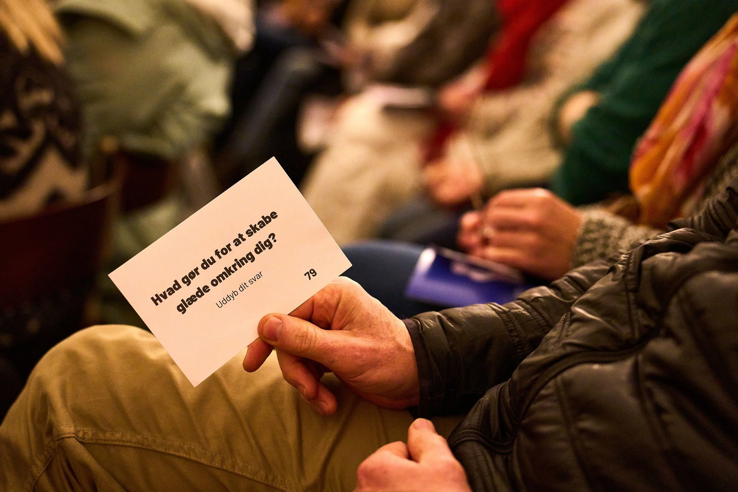 Icebreakers – engagerende øvelser, der skaber grin, energi og samtale fra start. Perfekt til at bryde isen, styrke relationer og skabe tryghed i teambuilding-sessioner.