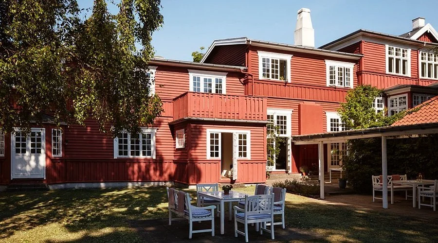 Teambuilding på Hotel Hornbækhus – charmerende badehotel med hjemlig atmosfære tæt på havet. Her mødes fællesskab, ro og kreativitet i inspirerende omgivelser ved Nordsjællands kyst.