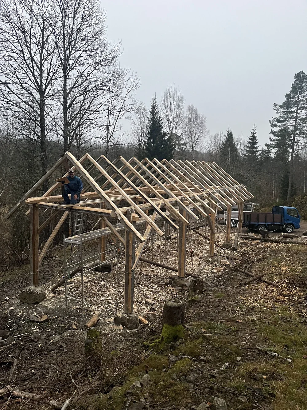 Nybygd grindbygg som traktorgarasje og verksted

