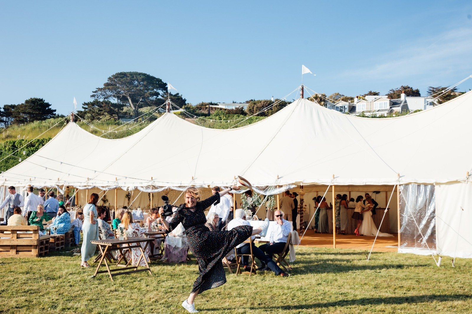 How to survive a wedding in a UK heatwave.