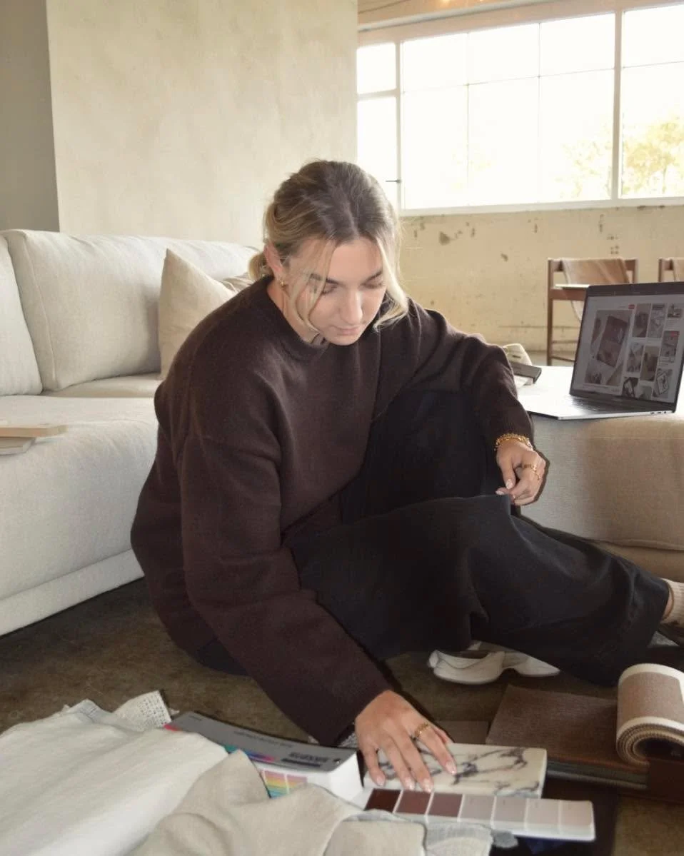 ~Soms is het gewoon heerlijk om te verdwalen tussen materialen en kleuren.
Dat is waar de mooiste idee&euml;n ontstaan🤎~

#interieuradvies #interieurdesign #interiorinspo #beigepalette #beigeaesthetic #stylinginspiration #interiordesigning #renovati