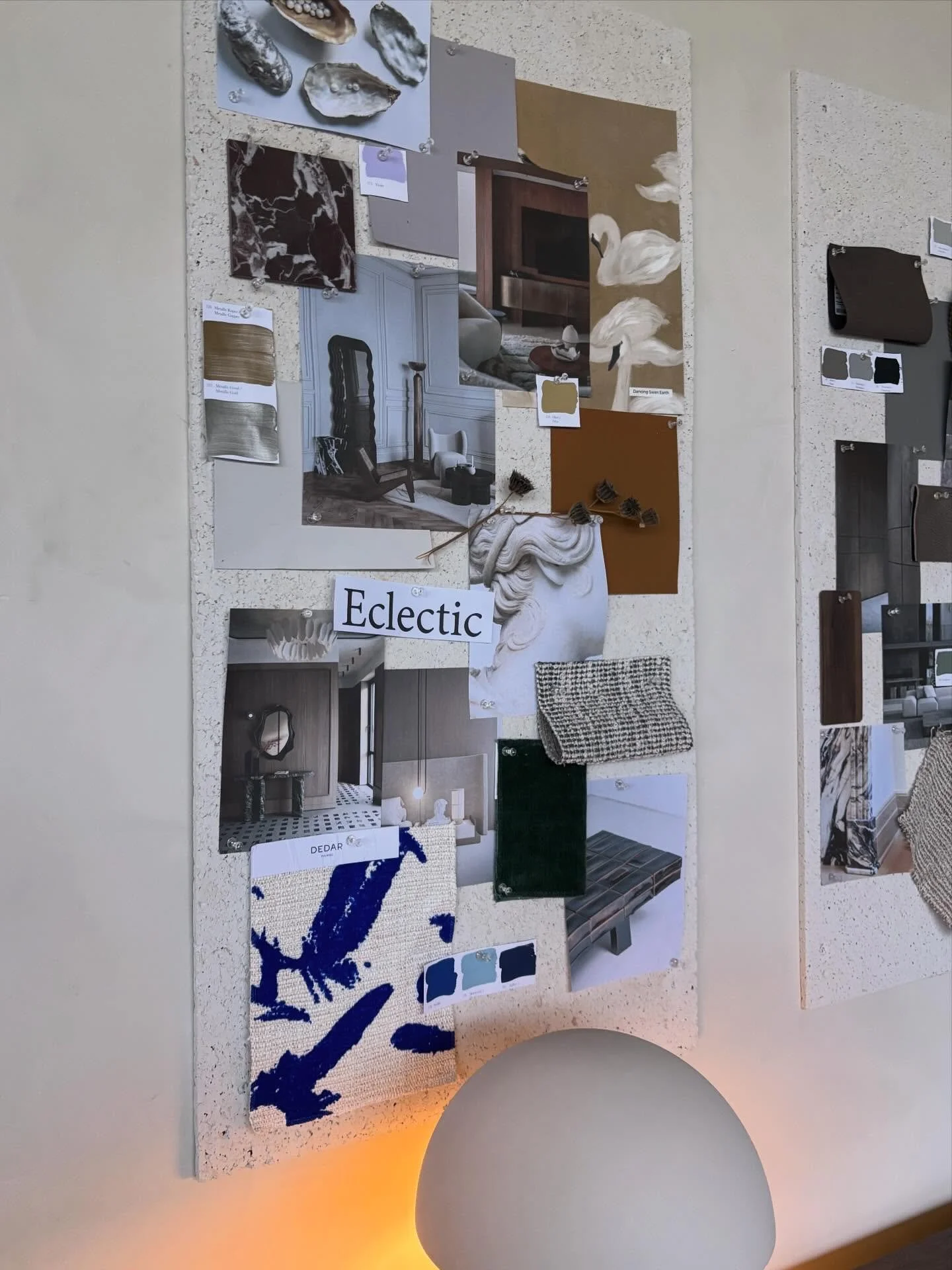 Elke keer als ik zo&rsquo;n moodboard maak, word ik weer herinnerd aan hoe bijzonder het is om een interieur vorm te geven dat &eacute;cht bij iemand past.
Ik zie het als een sfeervertaling: wat heb jij nodig in je huis? Meer rust, warmte, speelsheid