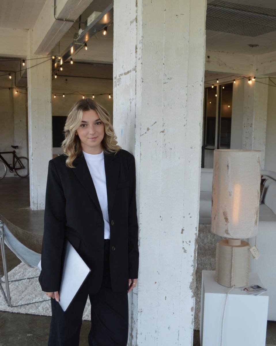 Met het nieuwe jaar in zicht kijk ik uit naar nieuwe projecten en mooie interieurs. 
Ik kan niet wachten om samen idee&euml;n, wensen en persoonlijkheid te vertalen naar ontwerpen waarin alles klopt &mdash; tot in de details.🤍

Of dat nu begint met 