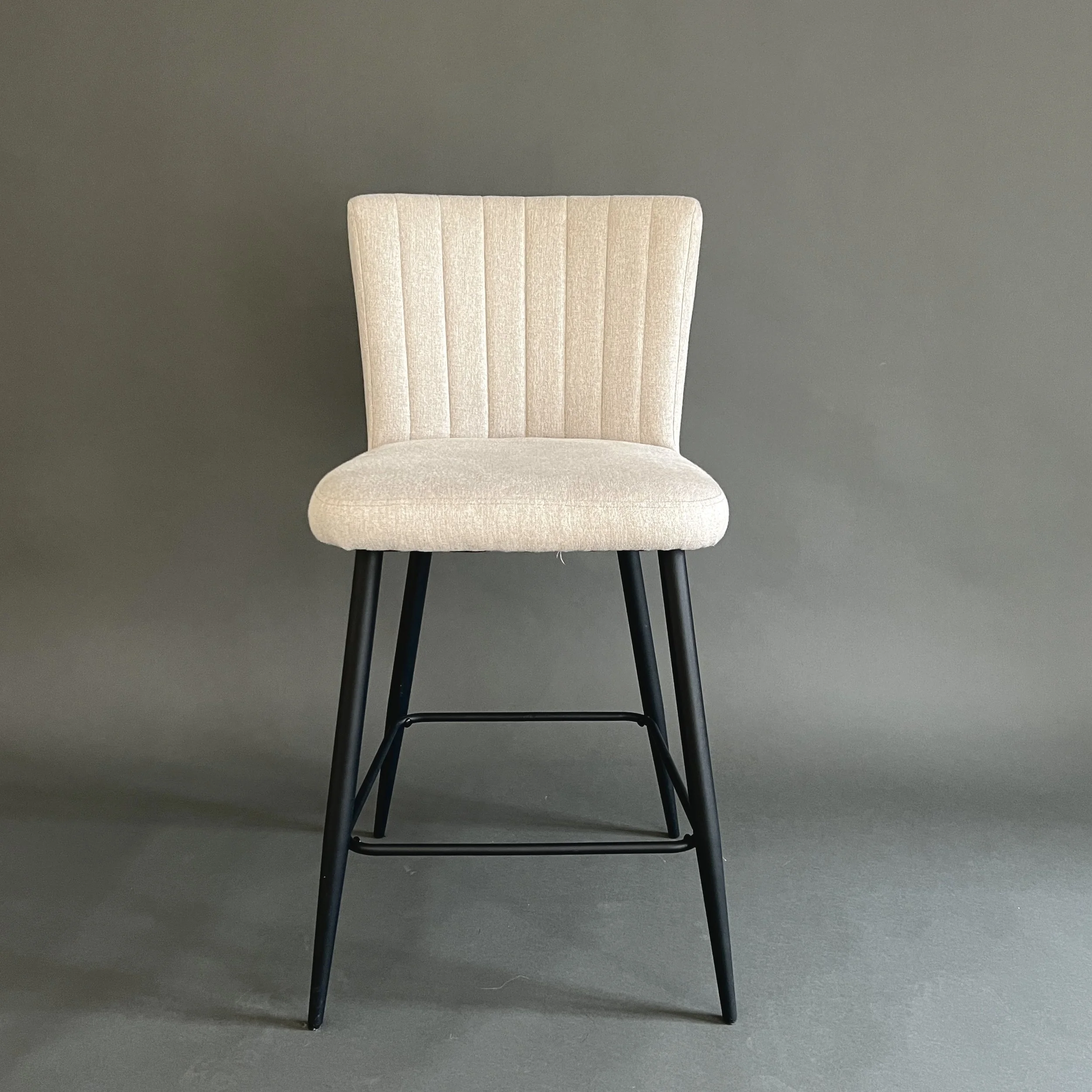 HIGH STOOL (INCLUDED IN YOUR BOOKING)