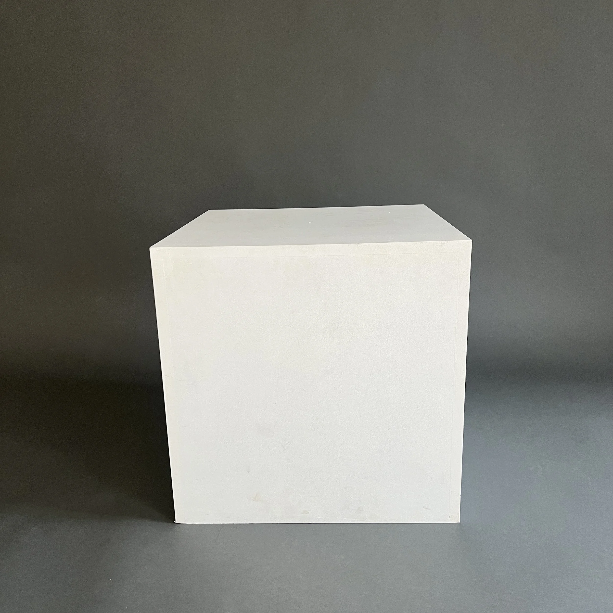 POSING CUBE (INCLUDED IN YOUR BOOKING)