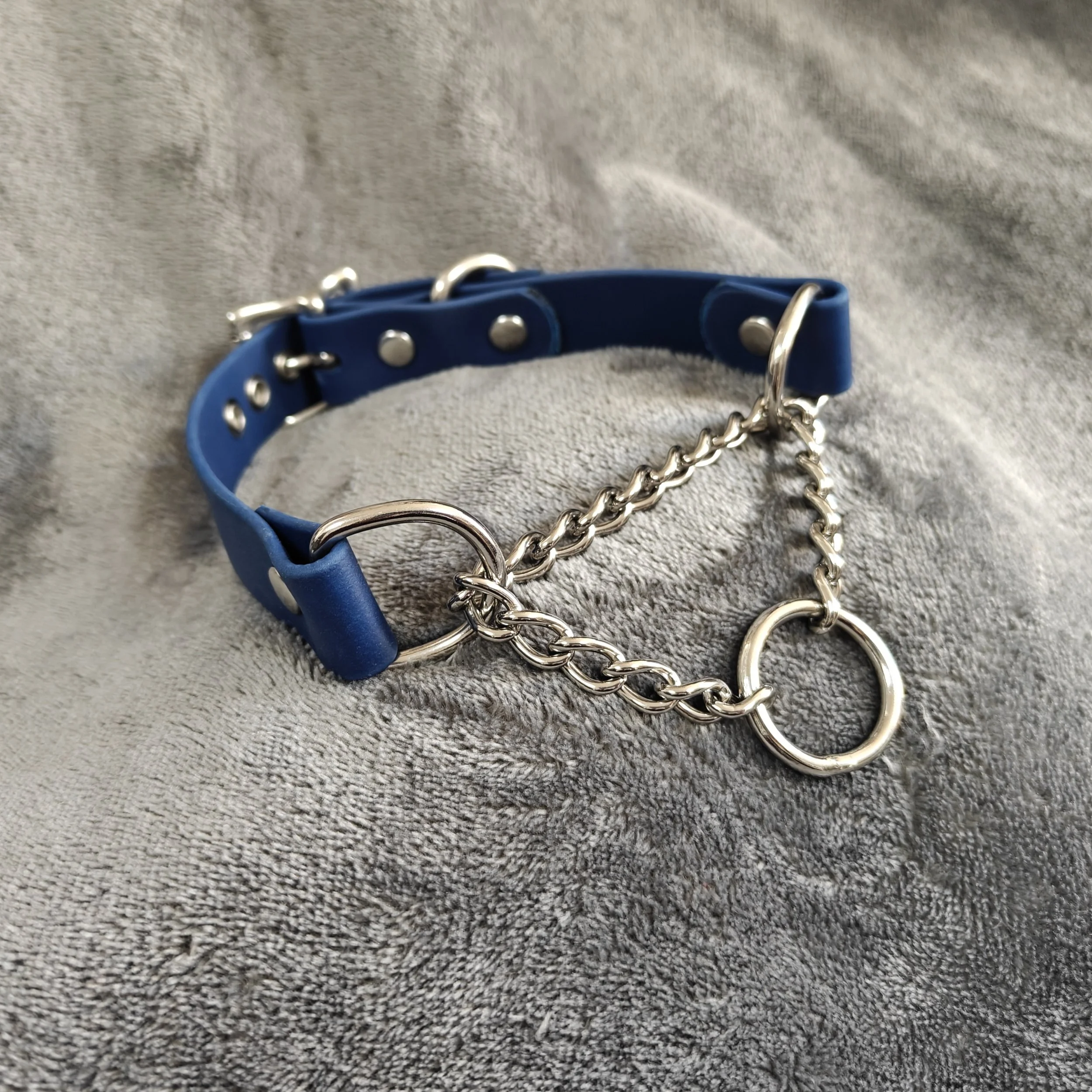 Buckle Martingale Chain Front Collar