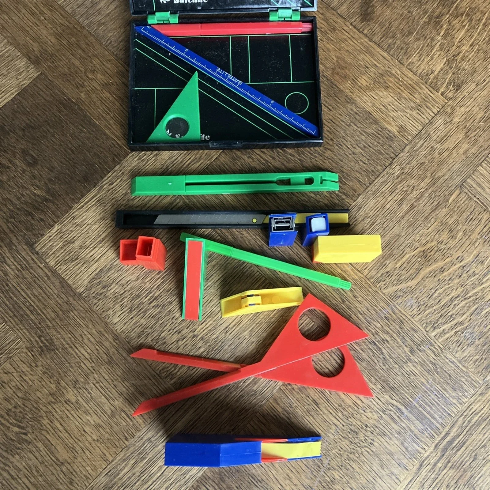 tangram desk set 2.jpeg