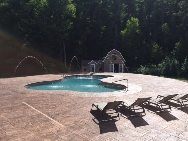 Spartan-Concrete-Services-StampConcretePoolPatio-patioseating.jpeg