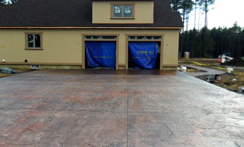 SpartanConcreteServices-decorative-Concrete-drivewaytograge.jpg