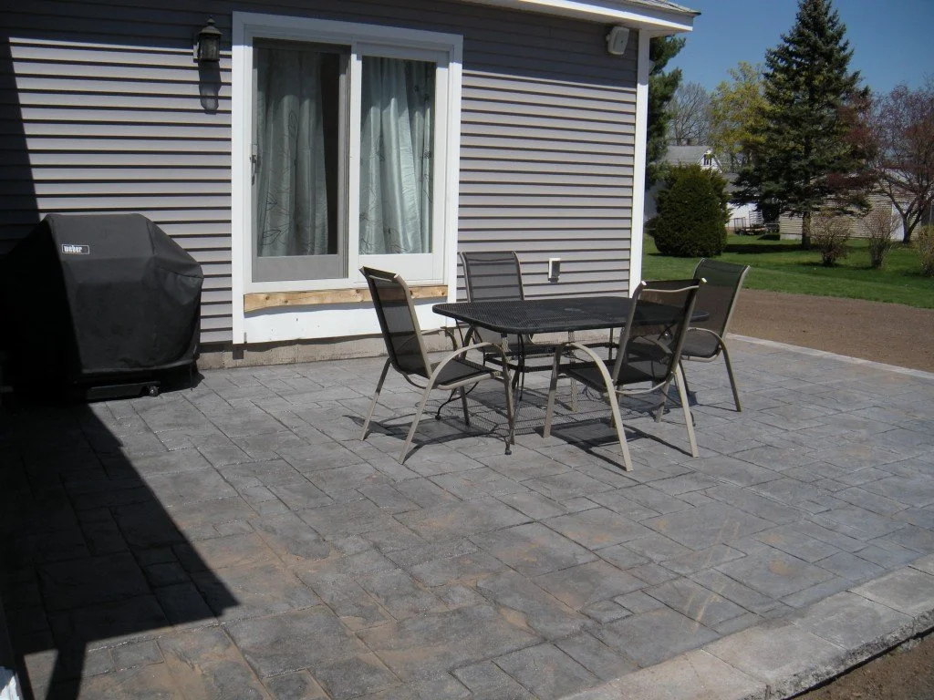 Spartan-Concrete-Services-StampConcretePatio-DECORATIVEEDGE.jpg