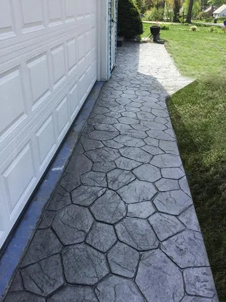 SpartanConcreteServices-walkway-garage.jpg
