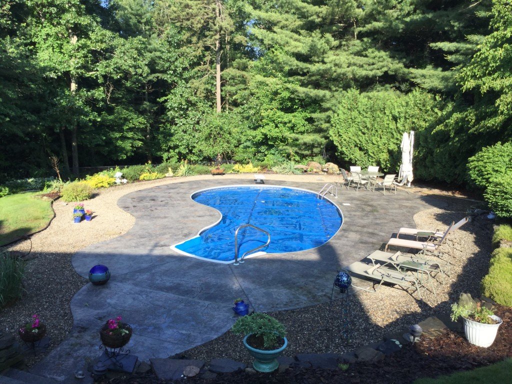 Spartan-Concrete-Services-StampConcretePoolPatio-organicshape-stone.jpg