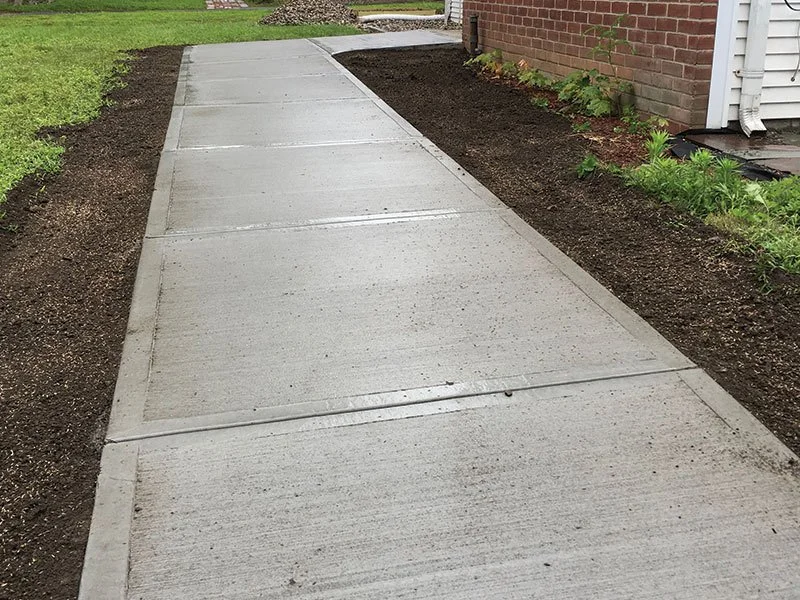 SpartanConcreteServices-side-yard-transition-Walkway_BroomFinish.jpg