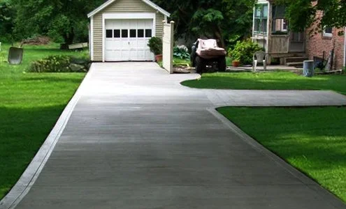 SpartanConcreteServices-BrushFinish-Concrete-drievway.jpg