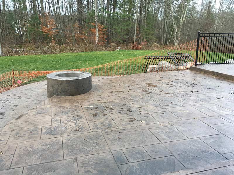 Spartan-Concrete-Services-StampConcretePatio-BUILT-IN-firepit.jpg