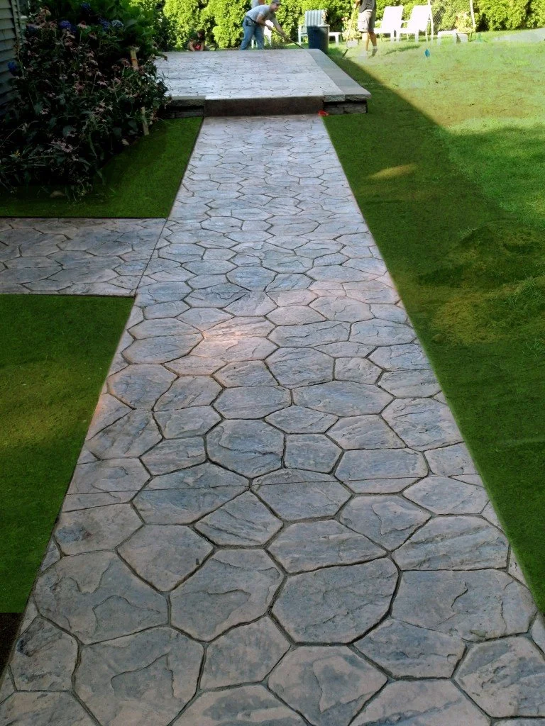 SpartanConcreteServices-walkways-T-patio.jpg