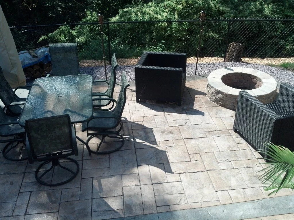 Spartan-Concrete-Services-StampConcretePatio-FIREPIT-PATIOSEATING.jpg