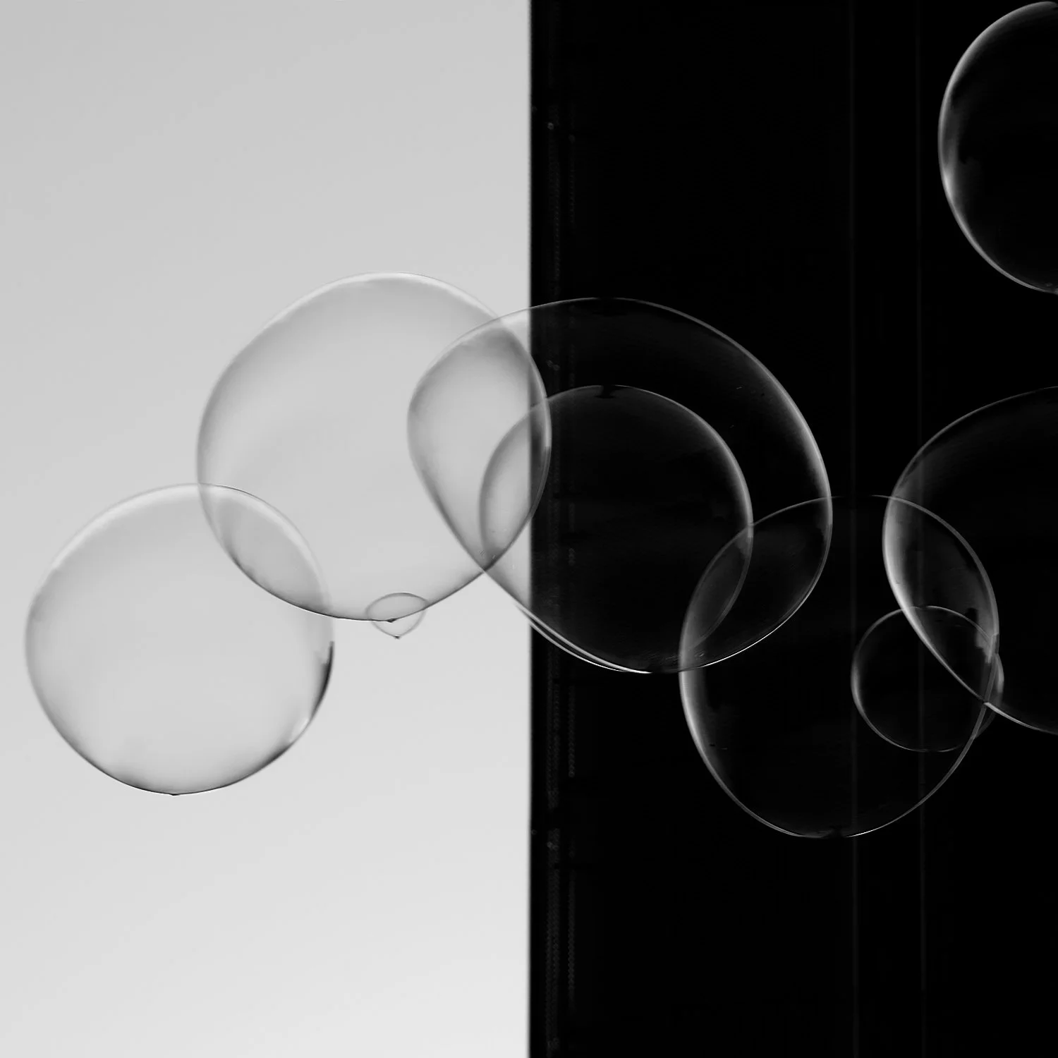 Soap Bubbles pass the i360, Brighton