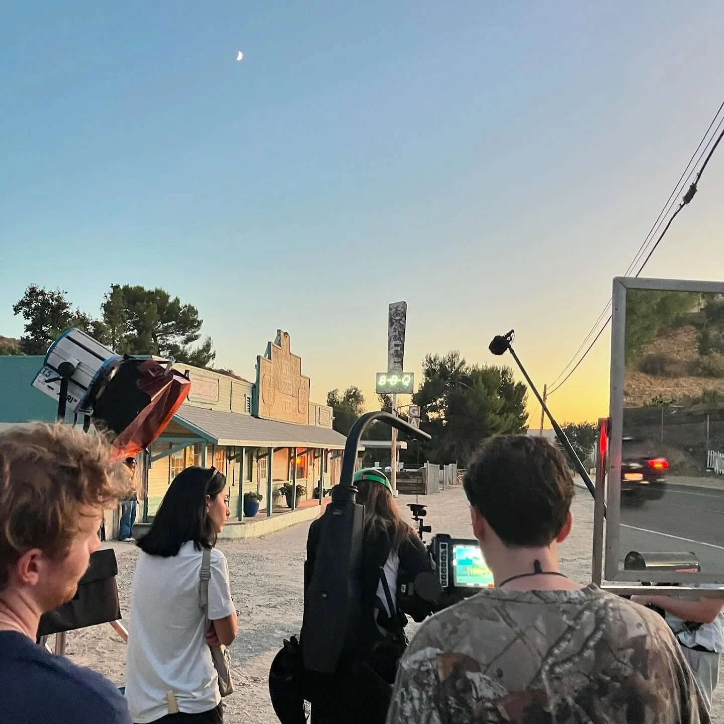 Officially wrapped &ldquo;Night Rain on Barren Land&rdquo; (dir. Melody Mehryan) @nightrainonbarrenland 

Three beautifully hot days in Santa Clarita 🏜️ Thank you Hiller Castings @hillercasting for our five leads and eight background! 

Director: Me