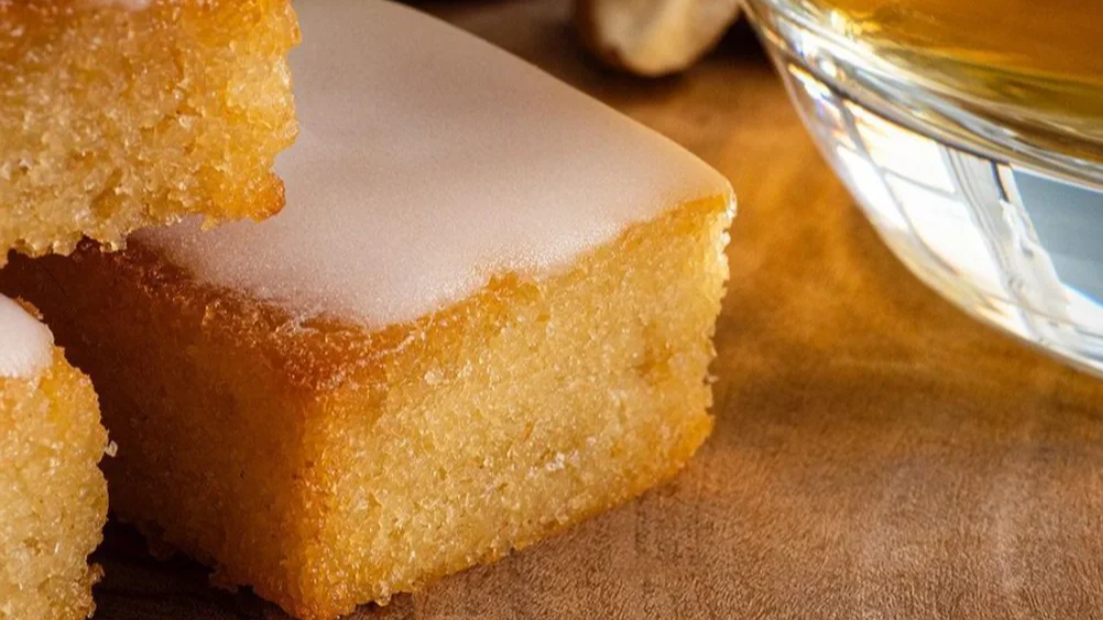 Minis gâteaux nantais façon mignardises à offrir ou à croquer avec un café.