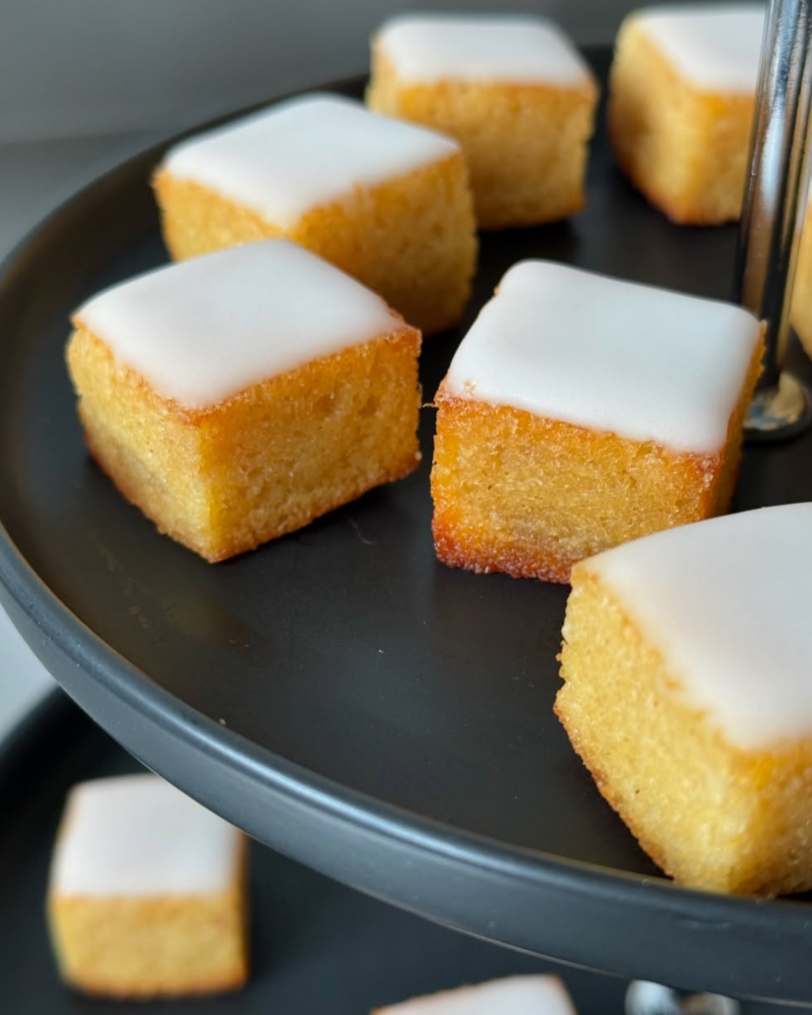 Célèbres gâteaux nantais au format mignardise, personnalisables, pour vos événements personnels et professionnels.