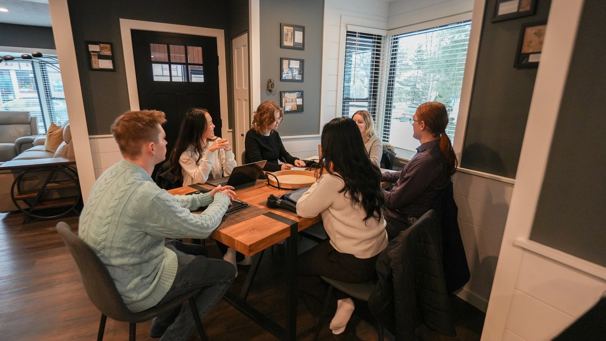 group of people having work meeting at dining table
