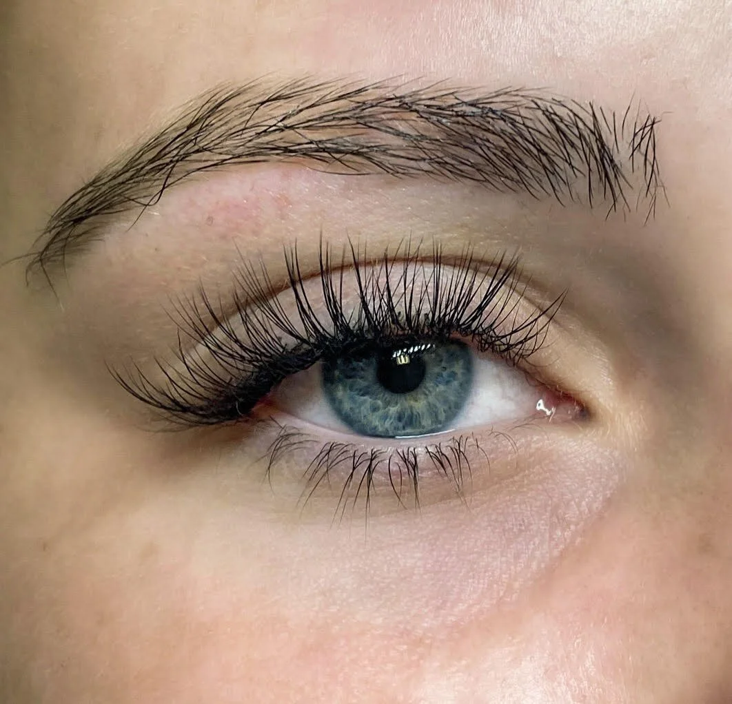 Eyelash Solutions: 5 Ways to Achieve Beautiful Lashes