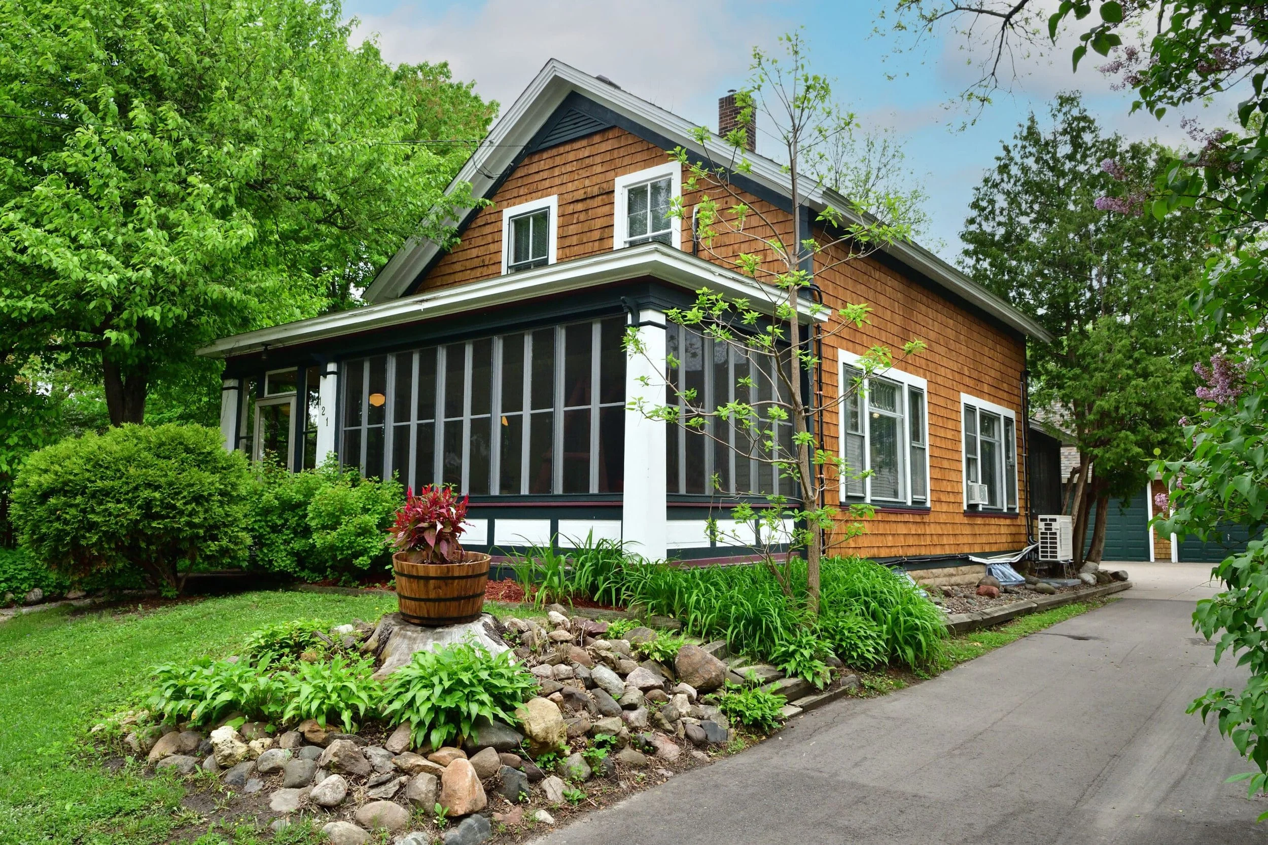 View of back of The Cottage home