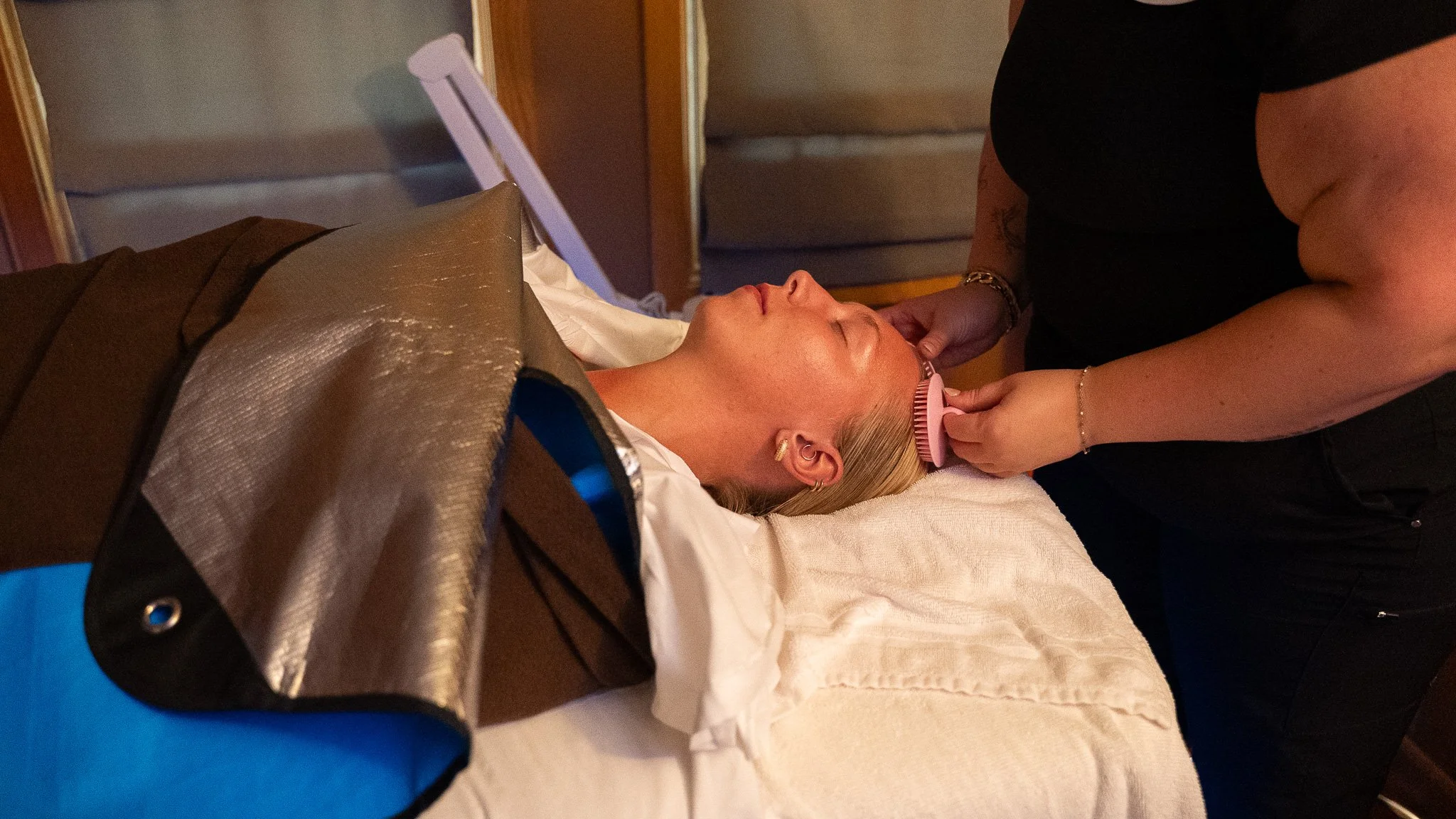 Client receiving Invigorating Moroccan Body Wrap