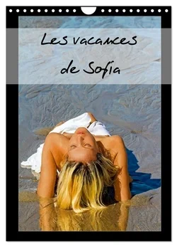 Photos érotiques de vacances d'une jeune femme blonde, nue, se prélassant sur une plage. 2026