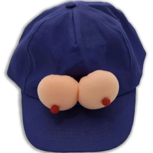 casquettes bleu avec seins